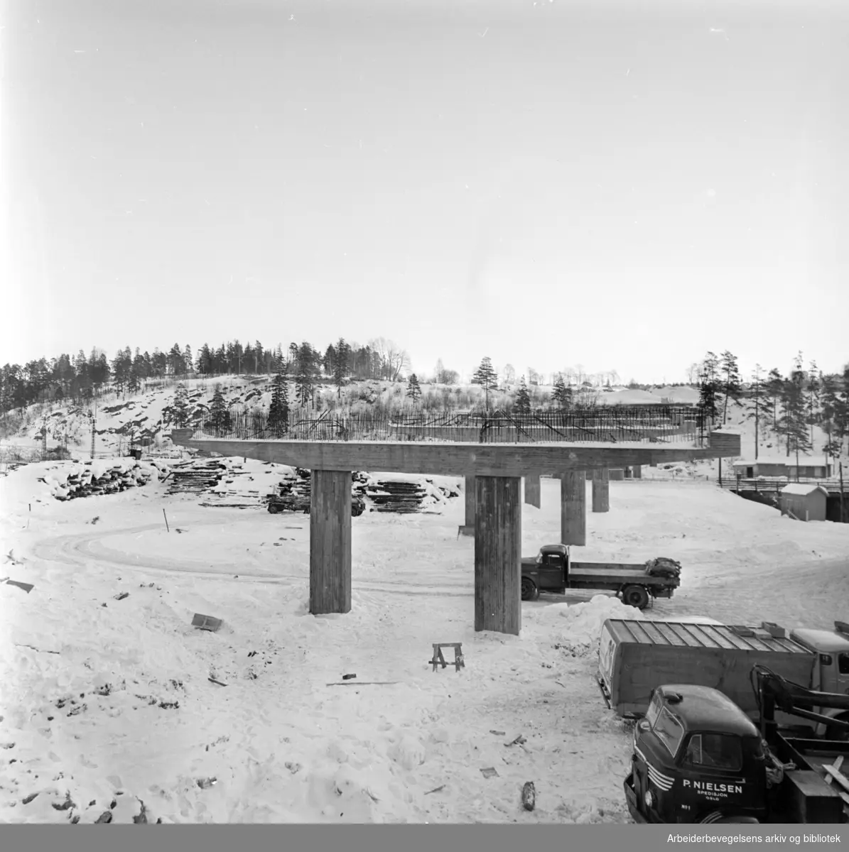 Tveten bru. Arbeidet med konstruksjonene. Januar 1963