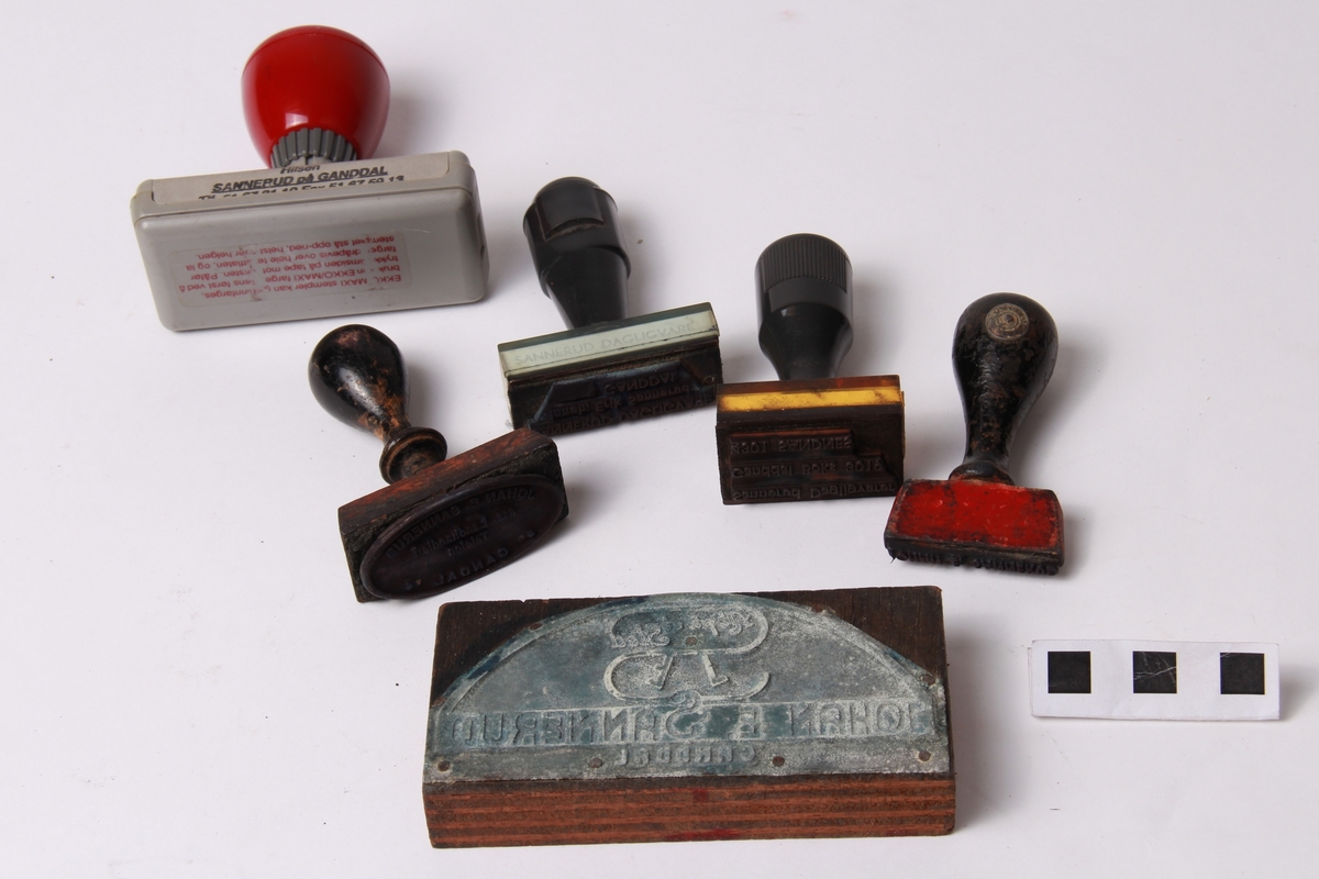 Forskjellige stempel, forskjellige mål.