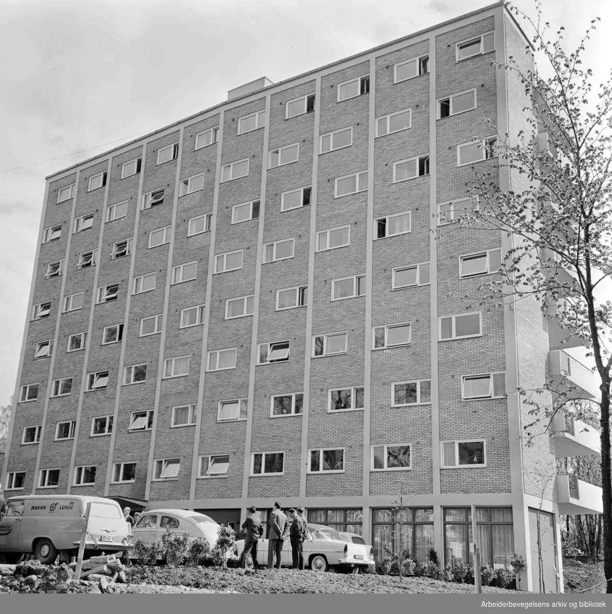 Studentbyen på Sogn. Tårnhusetble innviet i går. Sommerhotellet har 1350 sengeplasser. Mai 1962