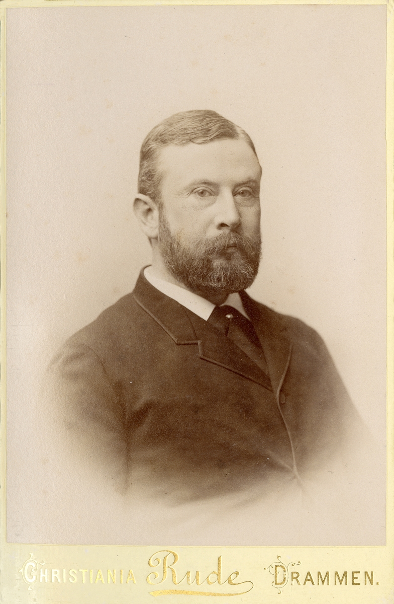Fotoalbum etter Lorentz Severin Skougaard.
Lorentz Severin Skougaard (født 11. mai 1837 i Farsund, død 1885 i New York) var en norskfødt tenor. Han var bror til offiseren Johan Skougaard.
I New York, hvor Skougaard senere døde, ble han en fetert sangpedagog. Hans gravminne ses på Langesund kirkegård i Telemark.