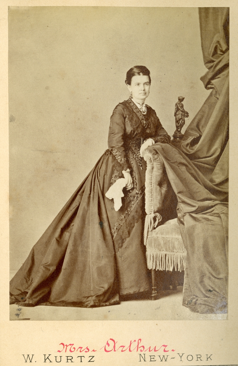 Fotoalbum etter Lorentz Severin Skougaard.
Lorentz Severin Skougaard (født 11. mai 1837 i Farsund, død 1885 i New York) var en norskfødt tenor. Han var bror til offiseren Johan Skougaard.
I New York, hvor Skougaard senere døde, ble han en fetert sangpedagog. Hans gravminne ses på Langesund kirkegård i Telemark.