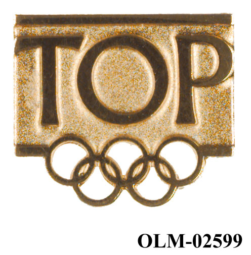 Gullmerke for TOP (The Olympic Partners) med de olympiske ringer utstanset nederst.