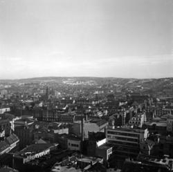 Sentrum.sett fra Rådhustaket.Februar 1953