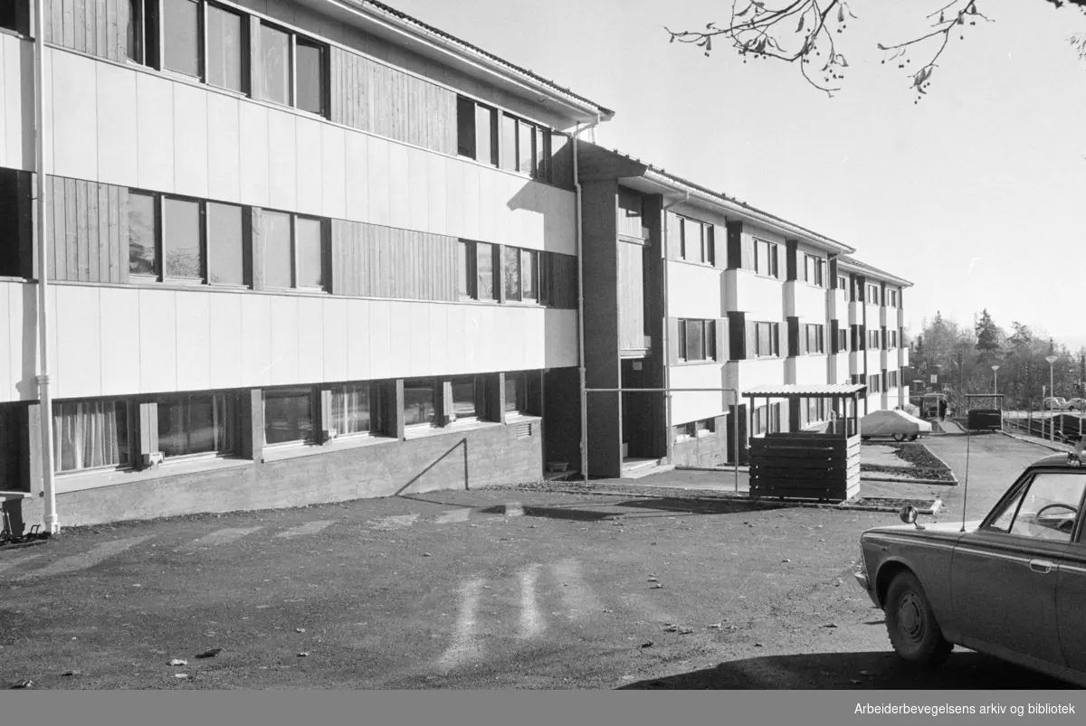 Slemdal: "Villa Ly". Blindern og Vindern sanitetsforenings psykiatriske ettervernsheim og dagsenter. Oktober 1973