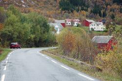 Våtvik. Sandhornøy. Bebyggelse, gårdstun i 2005.