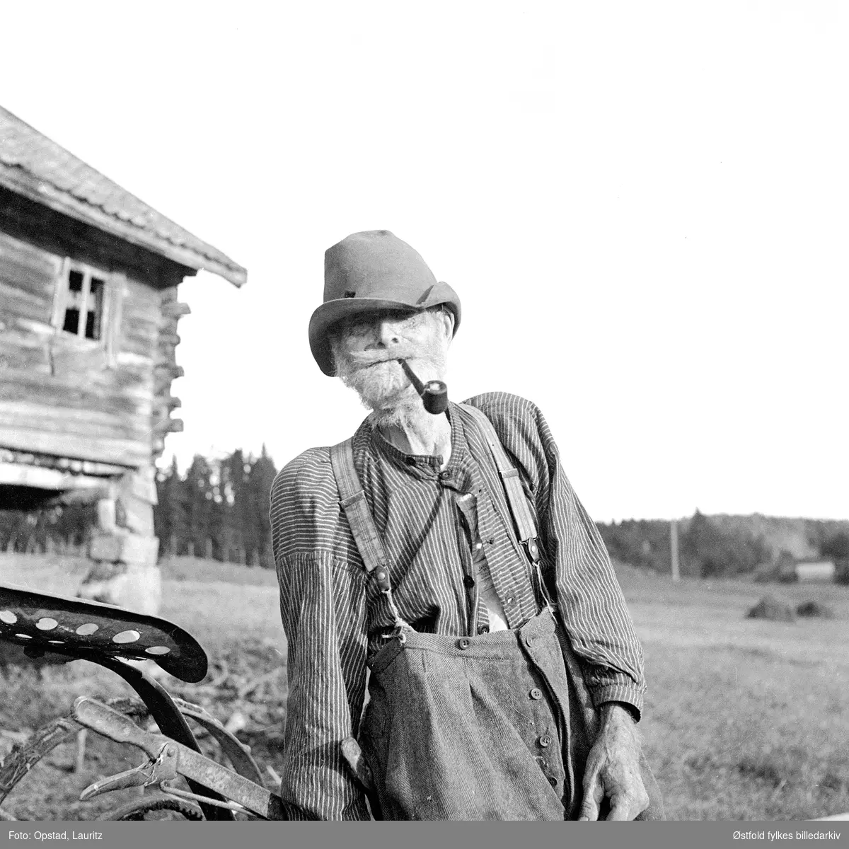 Husmann Petter Olsen Langedal (1860-1857), Halvorsrud i Marker, 1951.
På bildet er Langedal ca. 91 år.