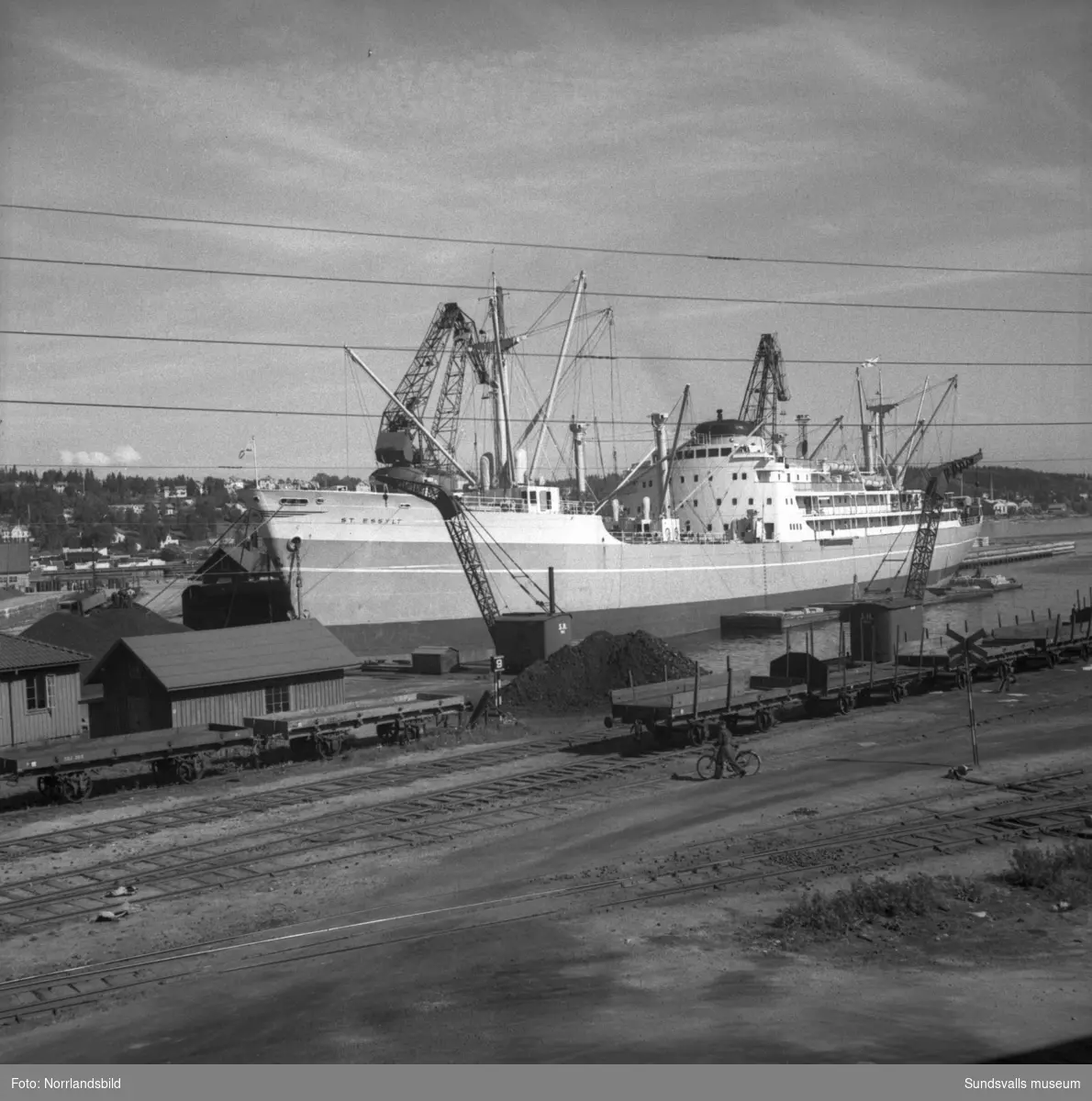 Fartyget St Essylt i Sundsvalls hamn.