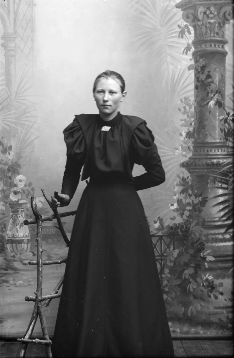 Portrett av Anna Johansdatter Skinne, f. 1879 i Nord-Fron