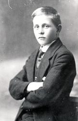 Atelierportrett av Erling Storjord f. 1905 og bosatt på Stor