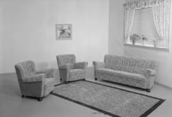 3-seter og stolar med fast sete.