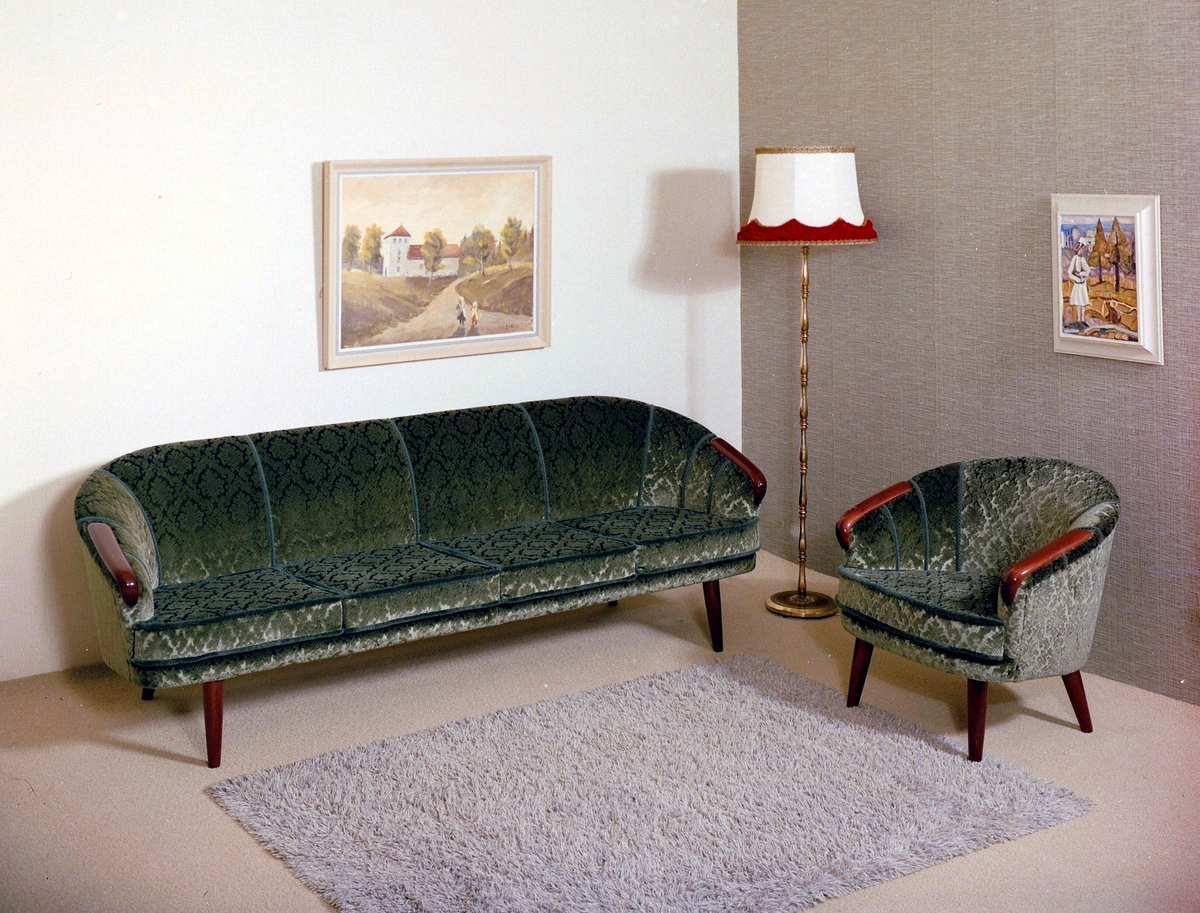 Salong. Sofagruppe med sofa og lenestol.