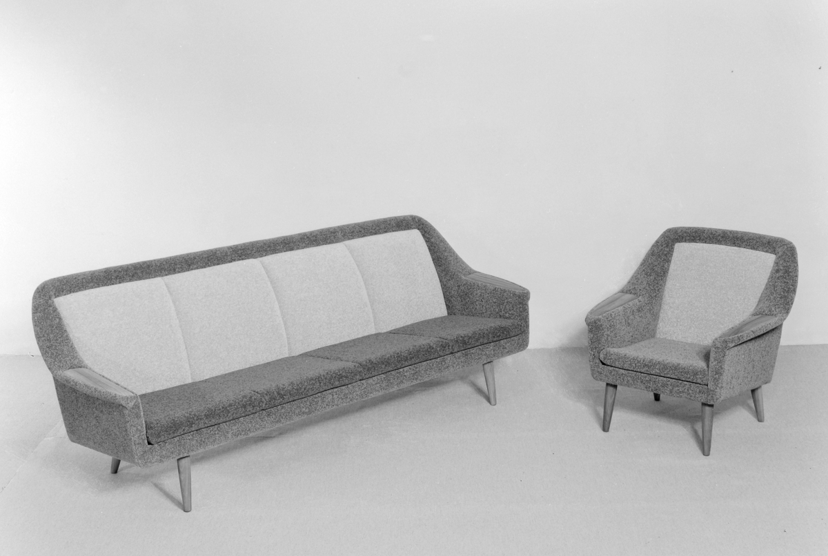 Salong. Sofagruppe med sofa og lenestol.