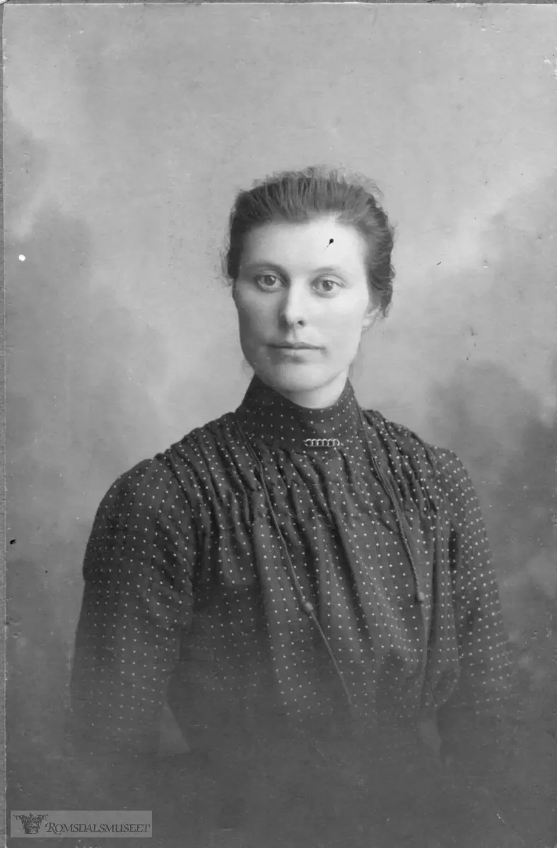 Halvsøster til Inger Anna Staurset Blø, g.m. Peder Laurits Blø.