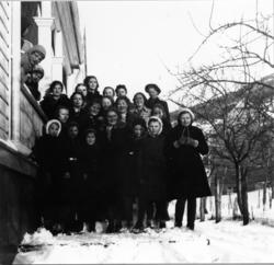 Elevar og lærarar ved Vines skule