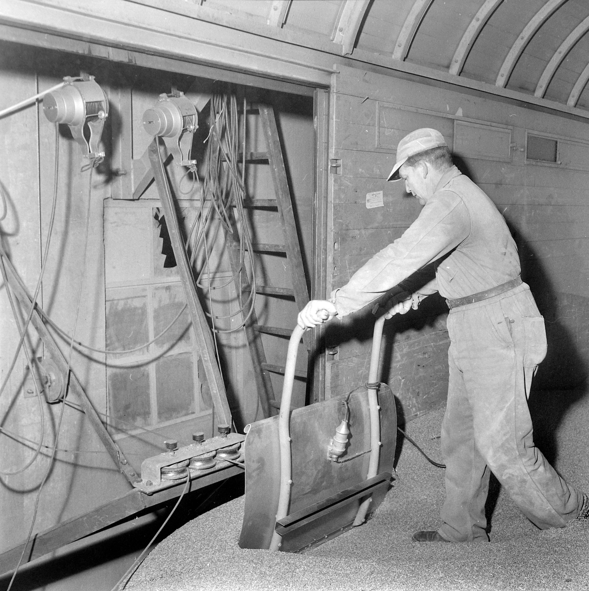 Lossing av jernbanevogn i Trondheim kornsilo på Ila Pir