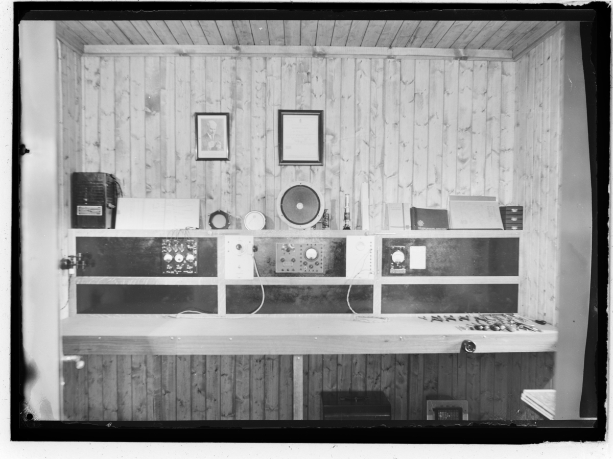 Alf B. Knudsen Radio- og telefonforretning.