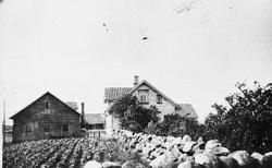 Husa på Line bnr. 3. Bruket vart lagt til Line bnr. 1 i 1983