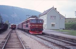 Ekspresstog 404 trukket av elektriske lokomotiv El 14 2174 p