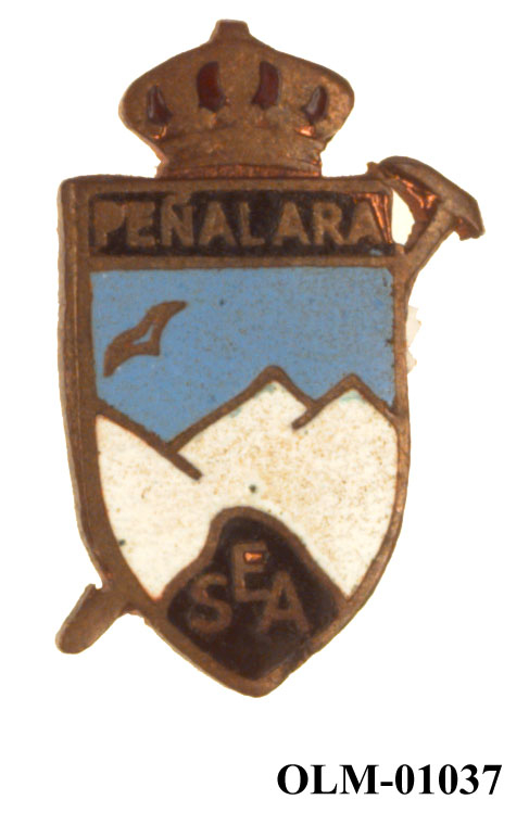 Inneholder 101 merker, pins og  medaljer.
Guttorm Berge tok tilbake samlingen 21.mai 1996.-notert i aksesjonsboken.