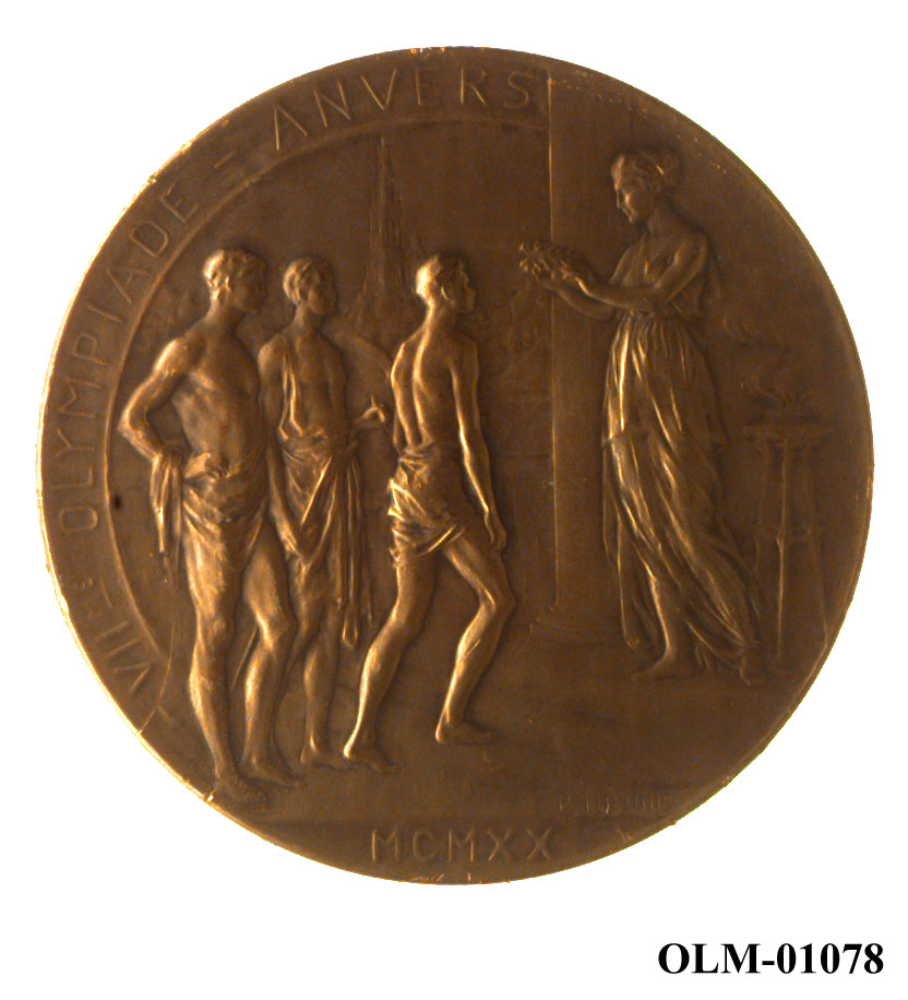 32 forskjellige medaljer og merker i ramme.
Bilde 7 er deltdagermerke fra Amsterdam 1928.
Bilde 18 og 19 er deltagermedalje fra Amsterdam 1928.
Bilde 20 og 21 er sølvmedaljen fra Antwerpen 1920.
Bilde 26 og 27 av bronsemedaljen fra Paris 1924.
Bilde 39 og 40 minnemedaljen fra Antwerpen 1920.