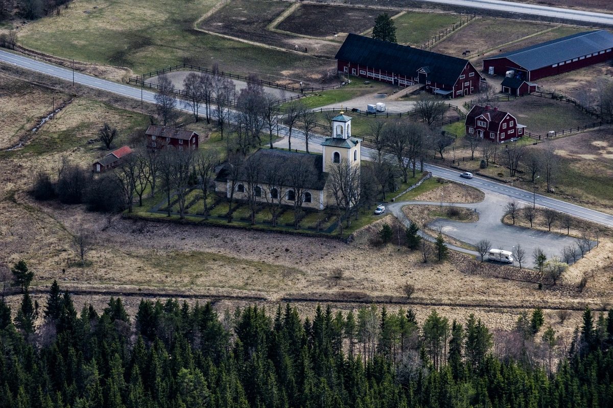 Flygfoto över Nässjö gamla kyrka.