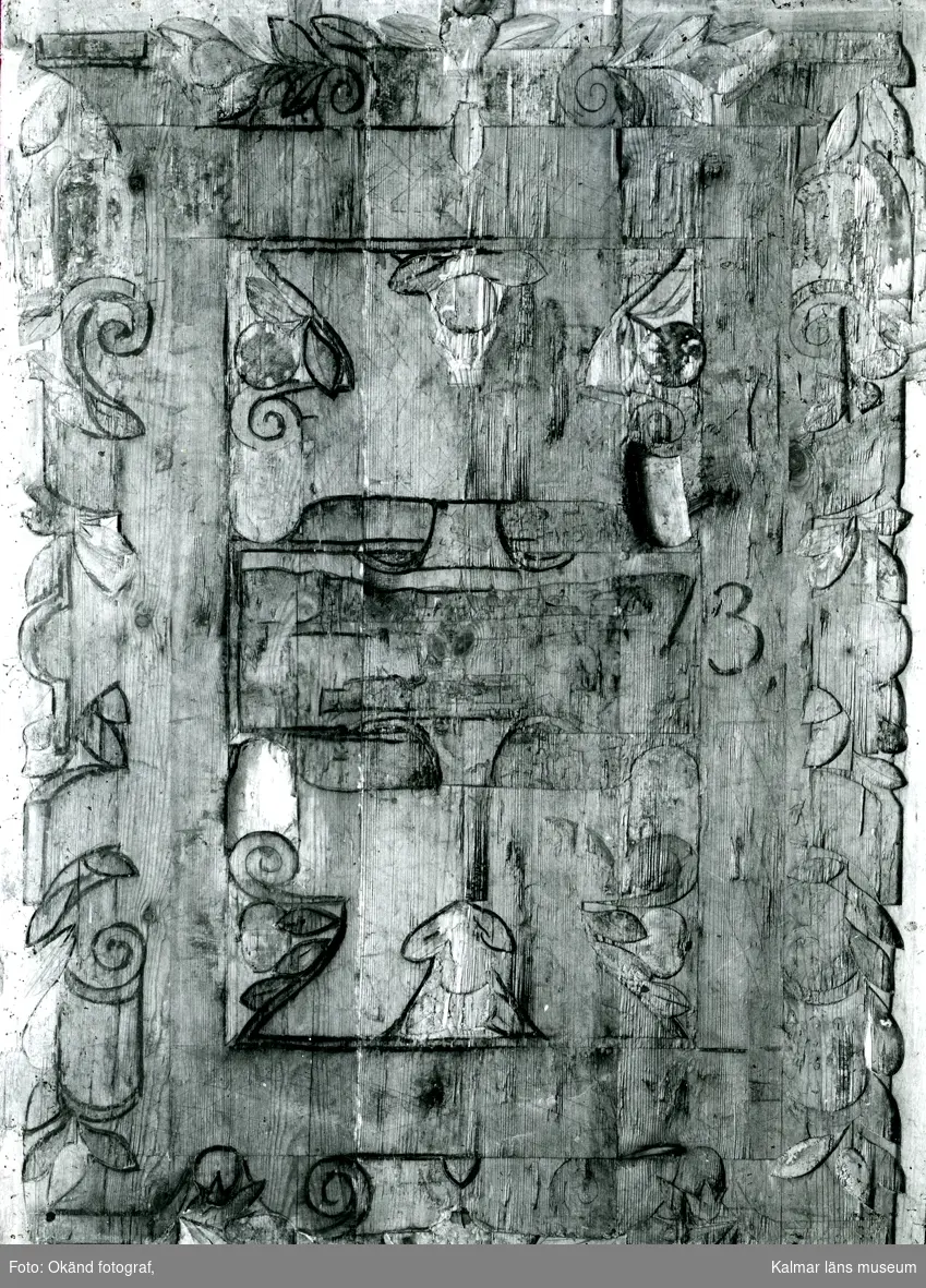 Kalmar slott: Detalj av Kungsmakets panel. Orginalpannån.
På vissa plåtar har Martin Olsson klistrat eltejp för att markera hur bilden skulle beskäras i boken.