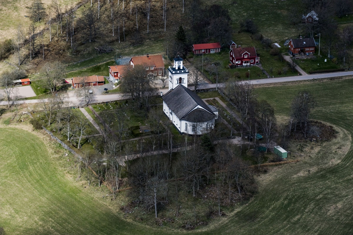 Flygfoto över Skirö kyrka i Vetlanda kommun.