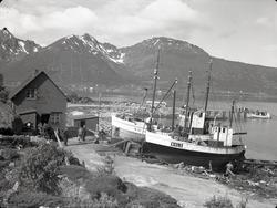 Slippen og kaia på Holm ca. 1952. Holm lå på denne tida i La