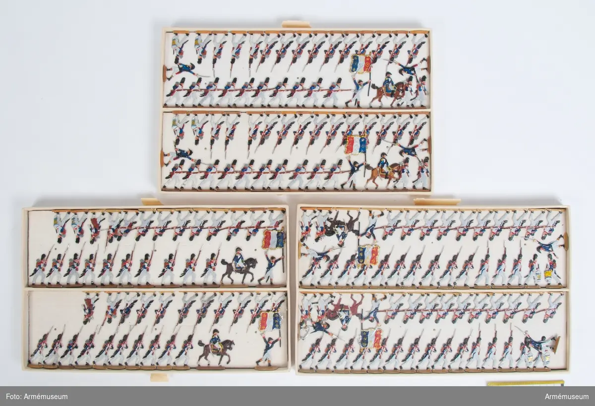 Infanteri från Frankrike från Napoleonkrigen.
Tre lådor med figurer.
Fabriksmålade.