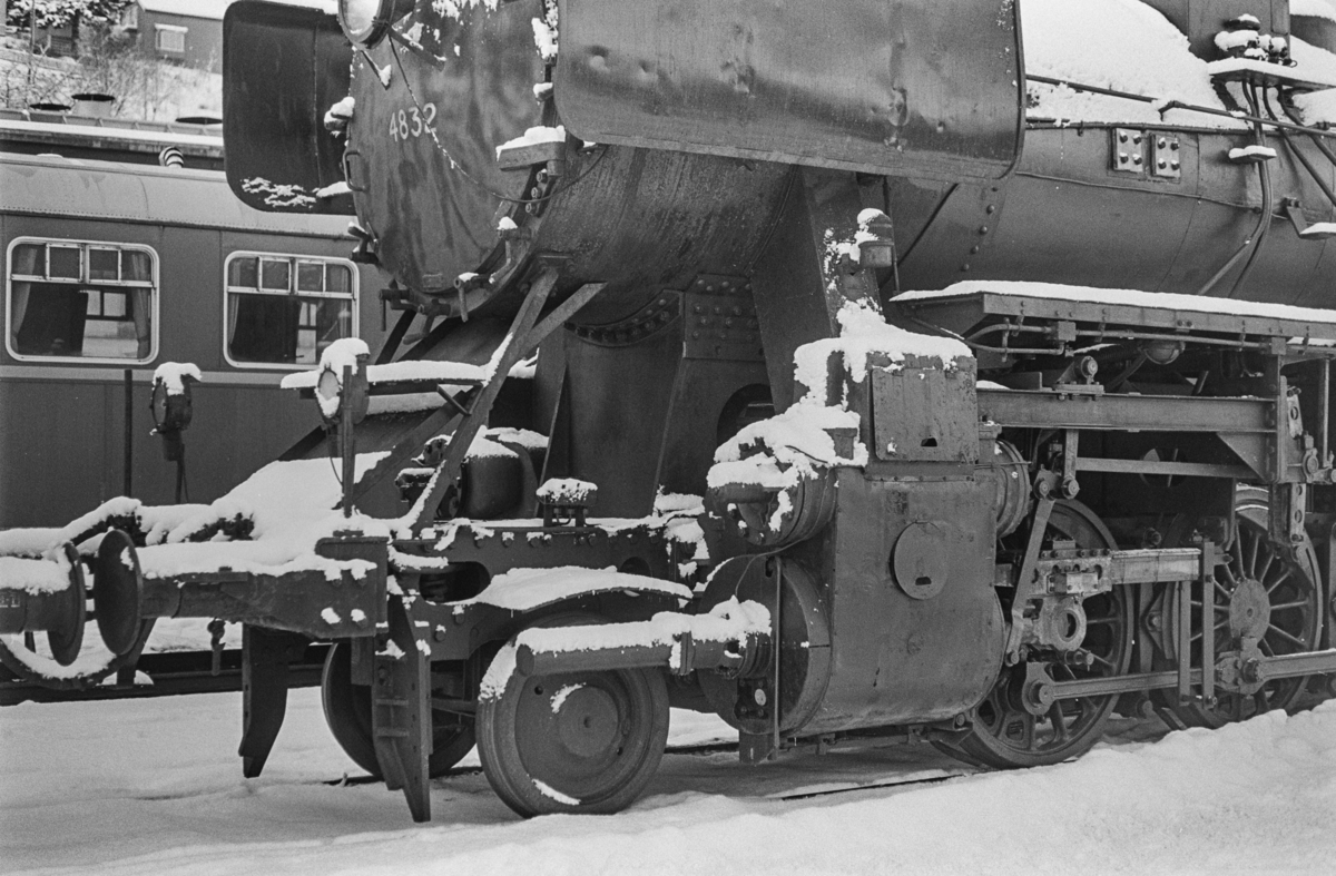 Utrangert damplokomotiv type 63a nr. 4832 på Marienborg. Lokomotivet er underveis til hugging.