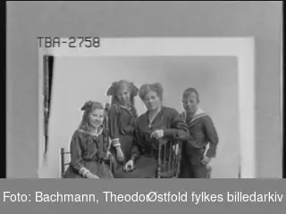 Emma Wiersholm f. Grimstad f. 1878 med døtre og  tvillingene Rut og Eli og sønnen Odd.