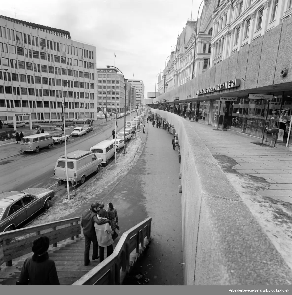 Vikaterrassen. Utbyggingen av Vestre Vika og varehusene. November 1971