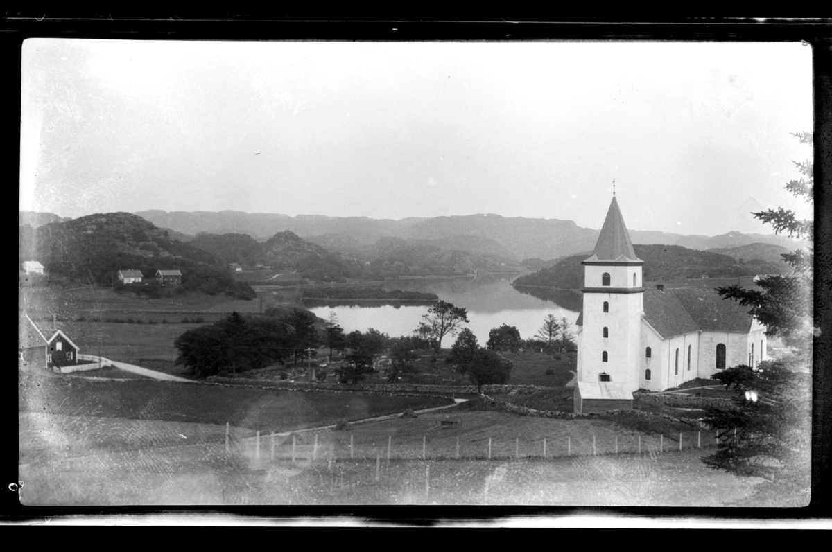 Vanse kirke med Prestevannet og Høyland. Fotografert 1928.