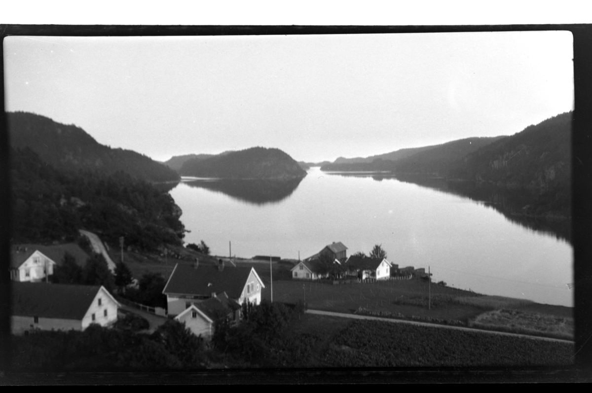 Utsikt fra Vågsvollsletta, Farsund. Fotografert 1930.