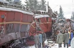 Tretten-ulykken - opprydding på ulykkesstedet med lokomotive