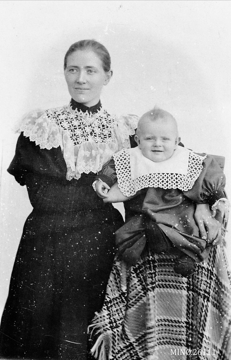 Mor og sønn, Marit og Erik Høye