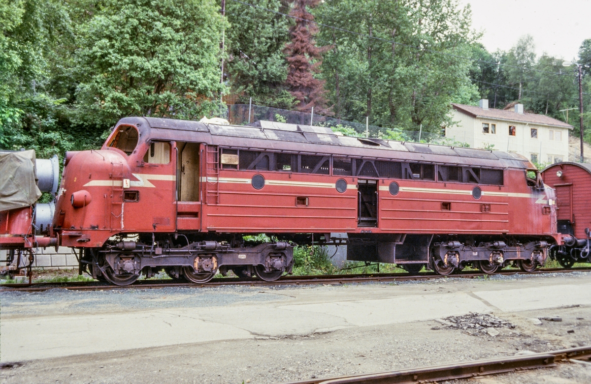 Utrangert diesellokomotiv type Di 3 nr. 612 på på Marienborg ved Trondheim.