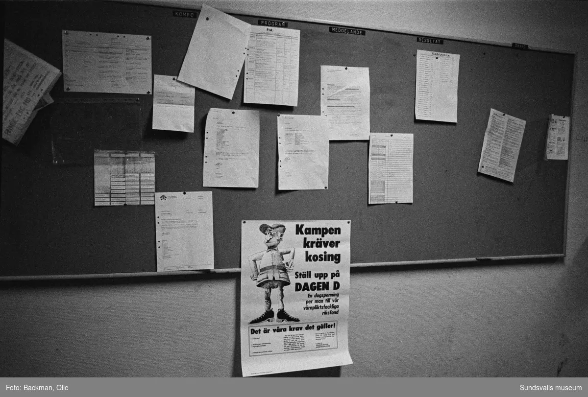 "Lumparliv" en serie på 35 st bilder som visar de unga rekryternas vardag på militärförläggningen Lv5 i Sundsvall på 1970-talets slut. Olle Backman som året innan gått på fotolinje i en gymnasieskola i Luleå och själv gjorde militärtjänstgöring på Lv5 gjorde denna dokumentation på eget initativ.