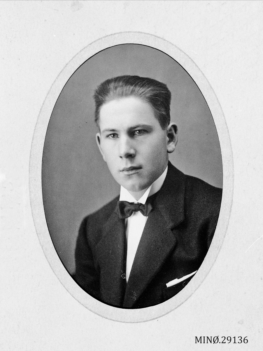 Portrett av mann. Olav Kveberg Klokkerrønningen