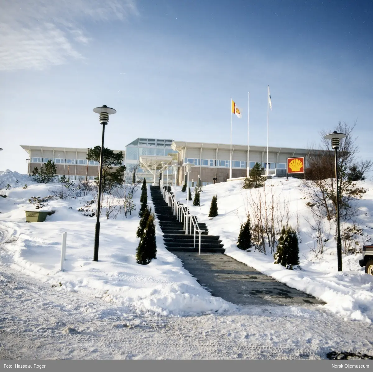 Vinter ved hovedkontoret  for driftsorganisasjonen til Draugenfeltet, som ligger luftig og flott til på Råket i Kristiansund.