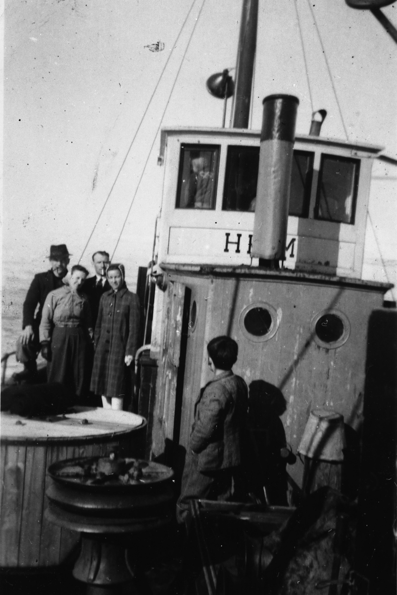 Båten "Heimen" av Tranøy på tur med folk. Eier Ole Pedersen Tranøy