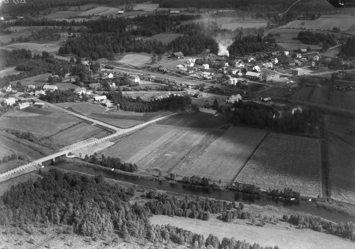 Flygfoto över Frinnaryd i Aneby kommun. Nr. C.2690.