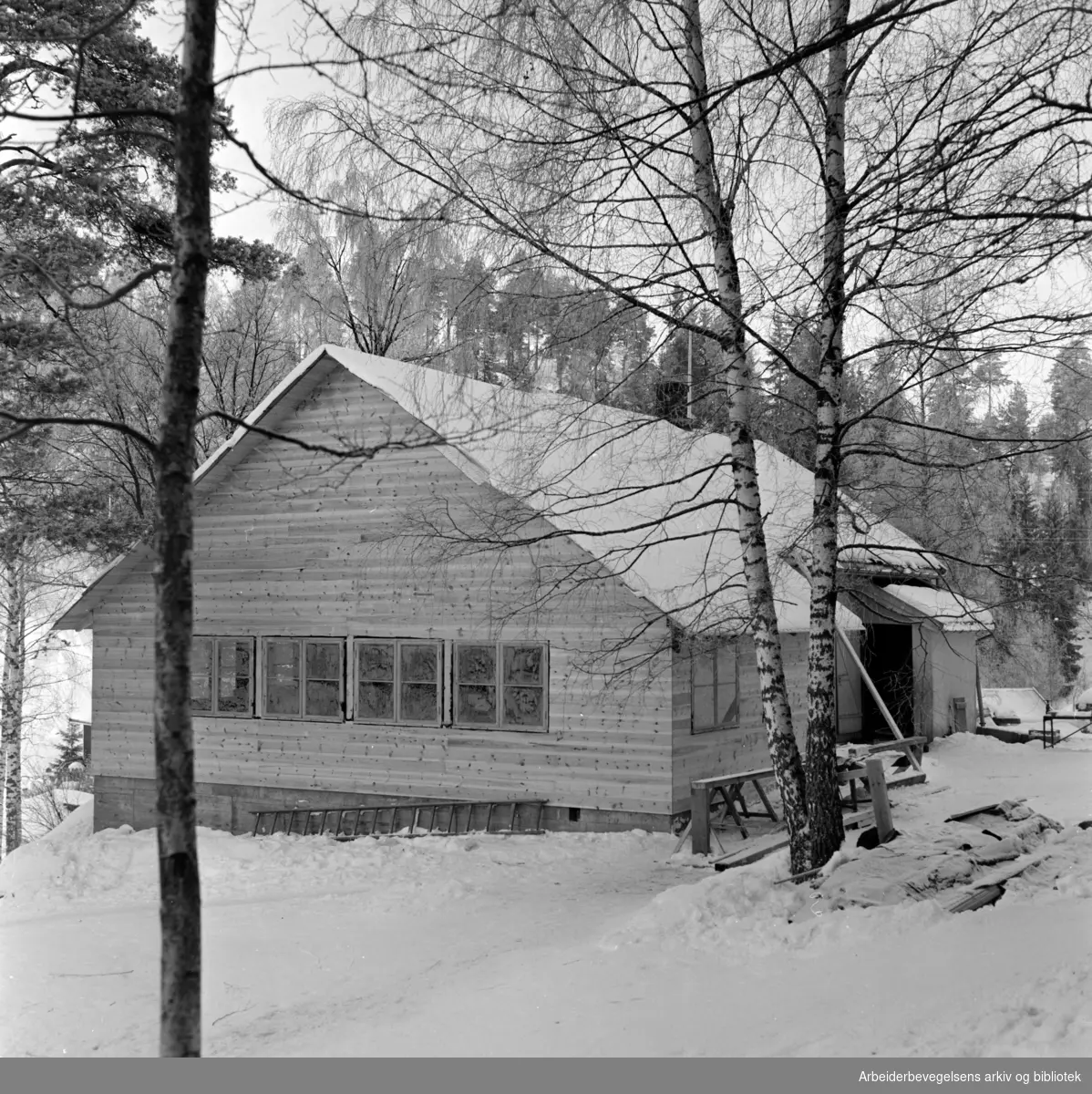 Østmarka: Lysløypa ved Rustadsaga. Serveringsstedet "Saghøy". Januar 1959