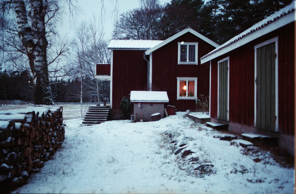Gårdsmiljö, Lönnholmen, Gräsö socken, Uppland 1994 - 1995