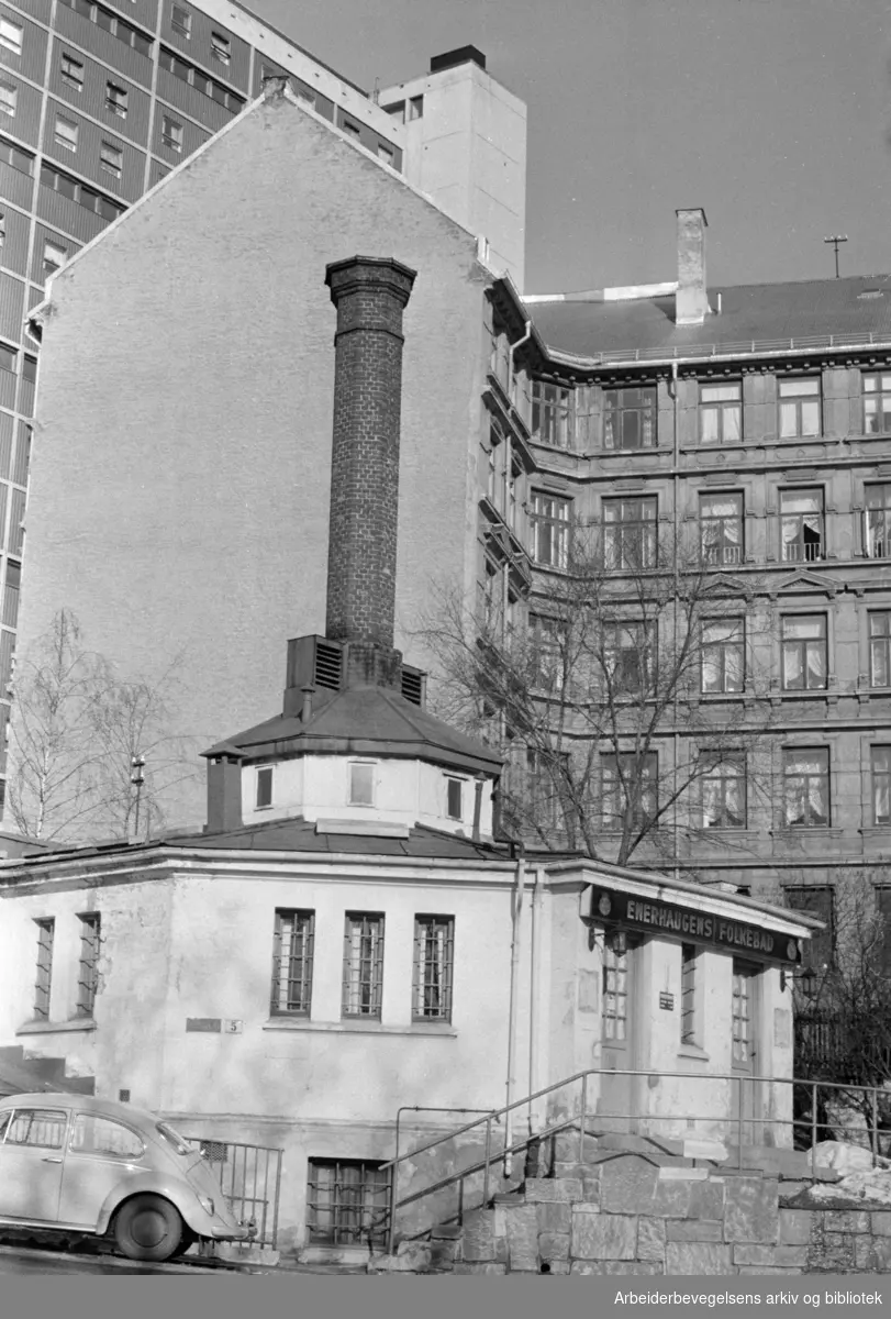 Enerhaugen. Enerhaugen Bad skal rives. Mars 1967
