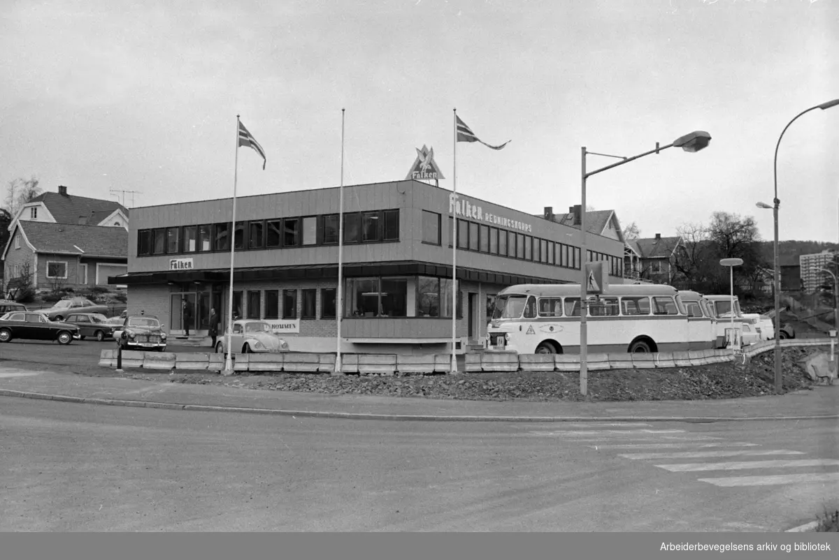Falkens nye administrasjons og stasjonsbygg.i Stabburveien.November 1969