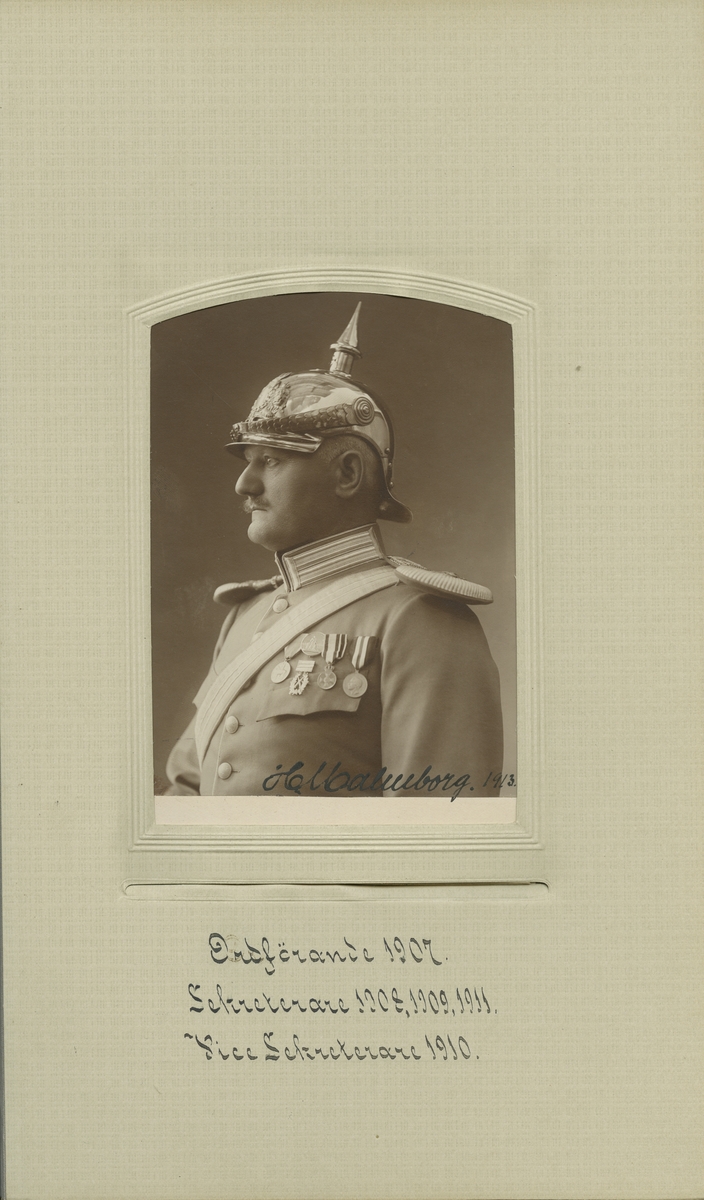 Porträtt av Carl Axel Hallenborg, överstelöjtnant vid Livgardet till häst K 1.