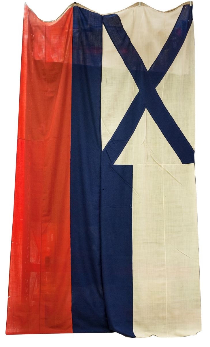 Rysk flagga, från tsartiden. röd, blå, vit. Storlek 2,3 x 4m. Av segelduk (ylletyg).