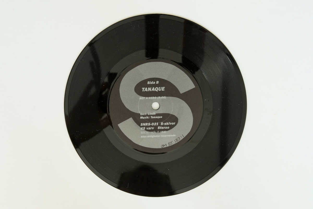 Singel-skiva av svart vinyl med svart pappersetikett, i omslag av blått papper.

Låtlista
Sida A: Prove it to Ya
Sida B: Not a Hero

JM 55183:1, Skiva
JM 55283:2, Omslag
