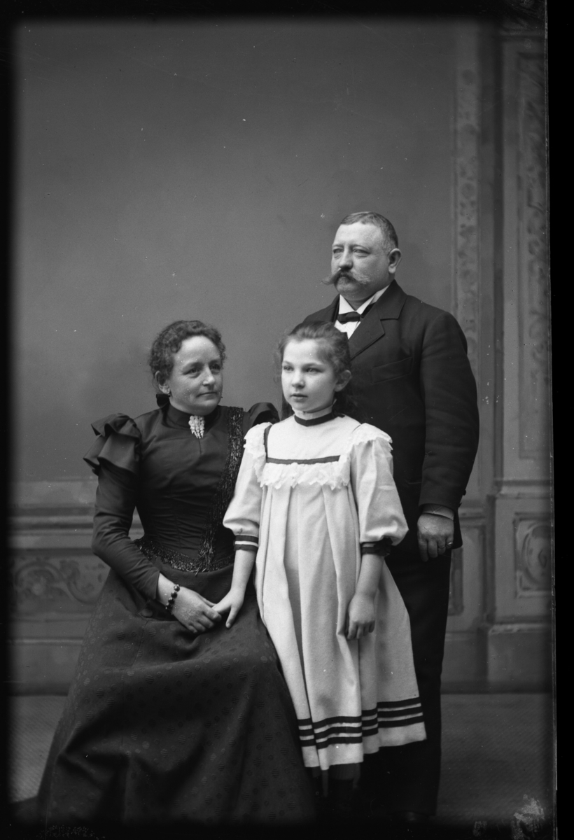Källarmästare C. Möller med fru och dotter